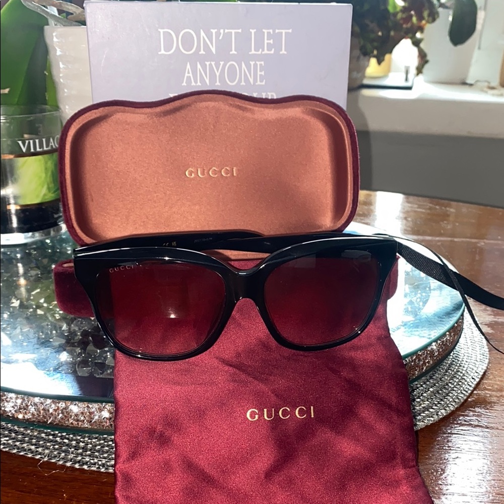 💯Gucci Black Oversized Sunglasses with maroon accent gradient lenses